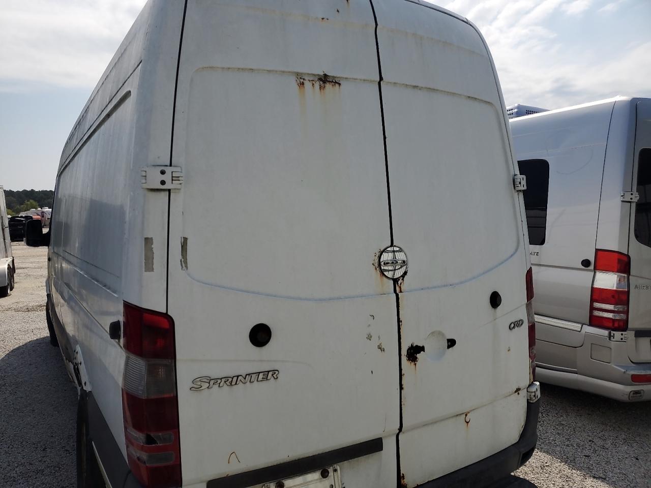 Dodge Sprinter 2500 Image 7