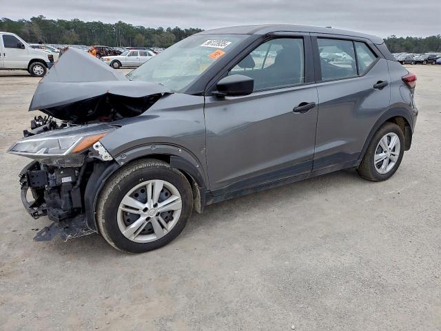  Salvage Nissan Kicks