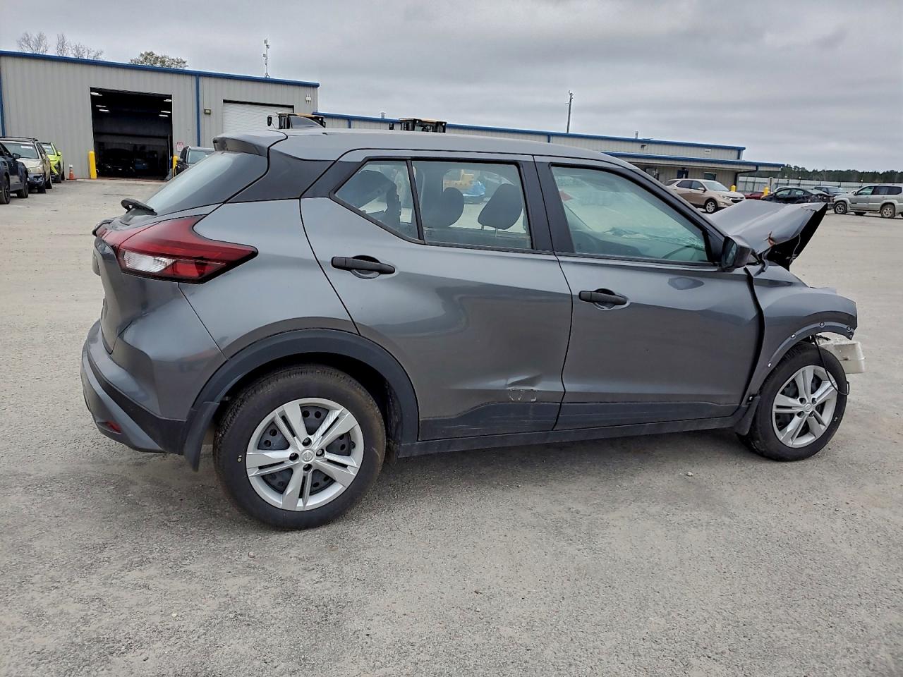Nissan Kicks S Image 2