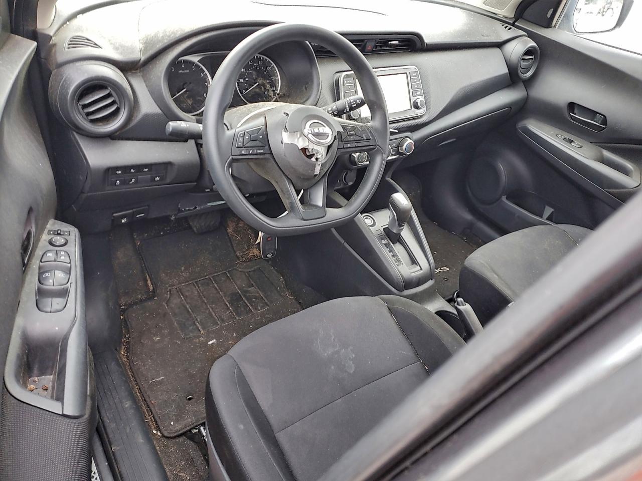 Nissan Kicks S Image 3