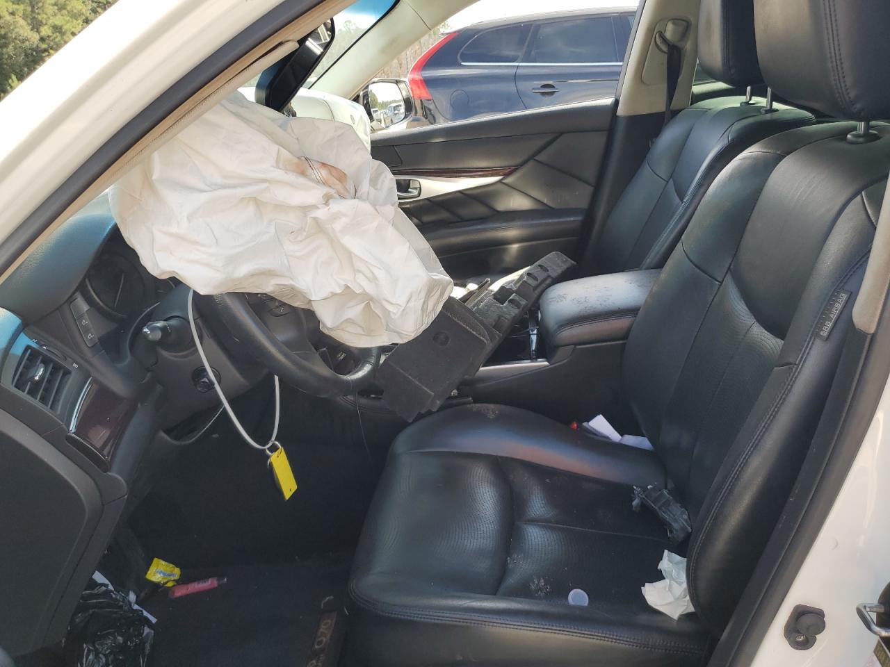 INFINITI Q70 3.7 Luxe Image 3