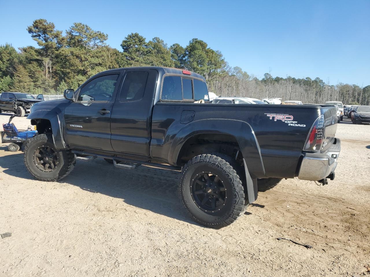 Toyota Tacoma Prerunner Access Cab Image 11