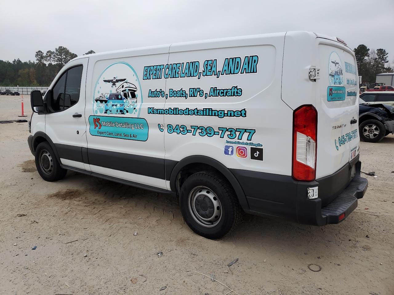 Ford Transit T-150 Image 2