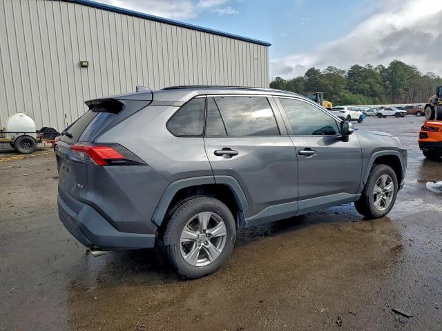 Toyota RAV4 Xle Image 2
