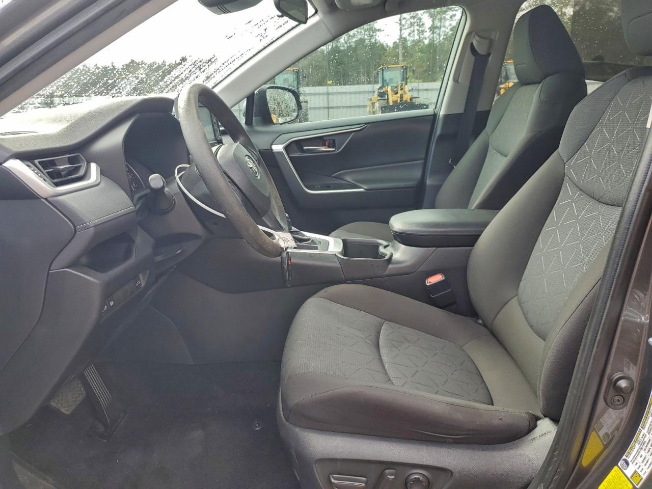 Toyota RAV4 Xle Image 9