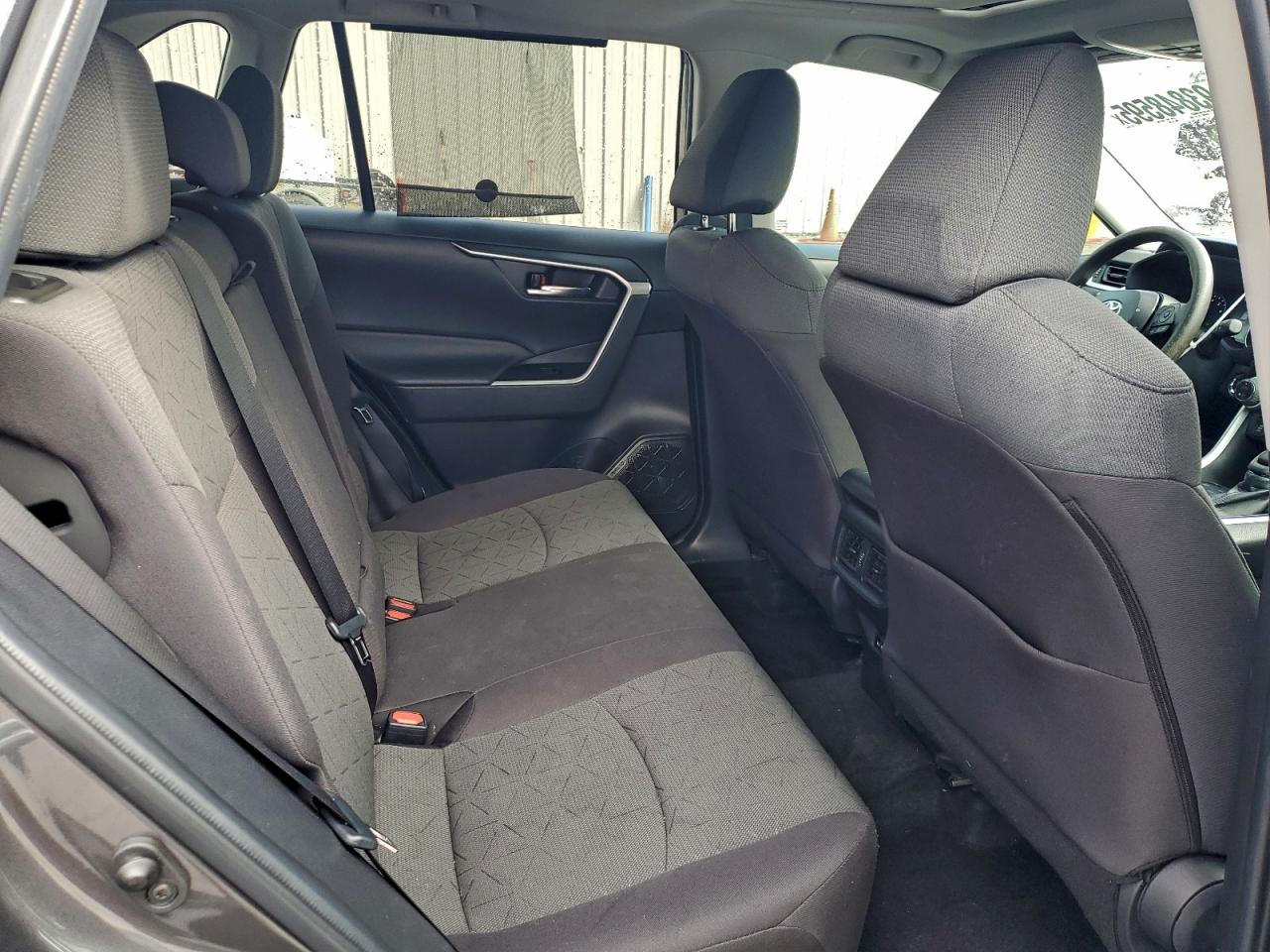 Toyota RAV4 Xle Image 12