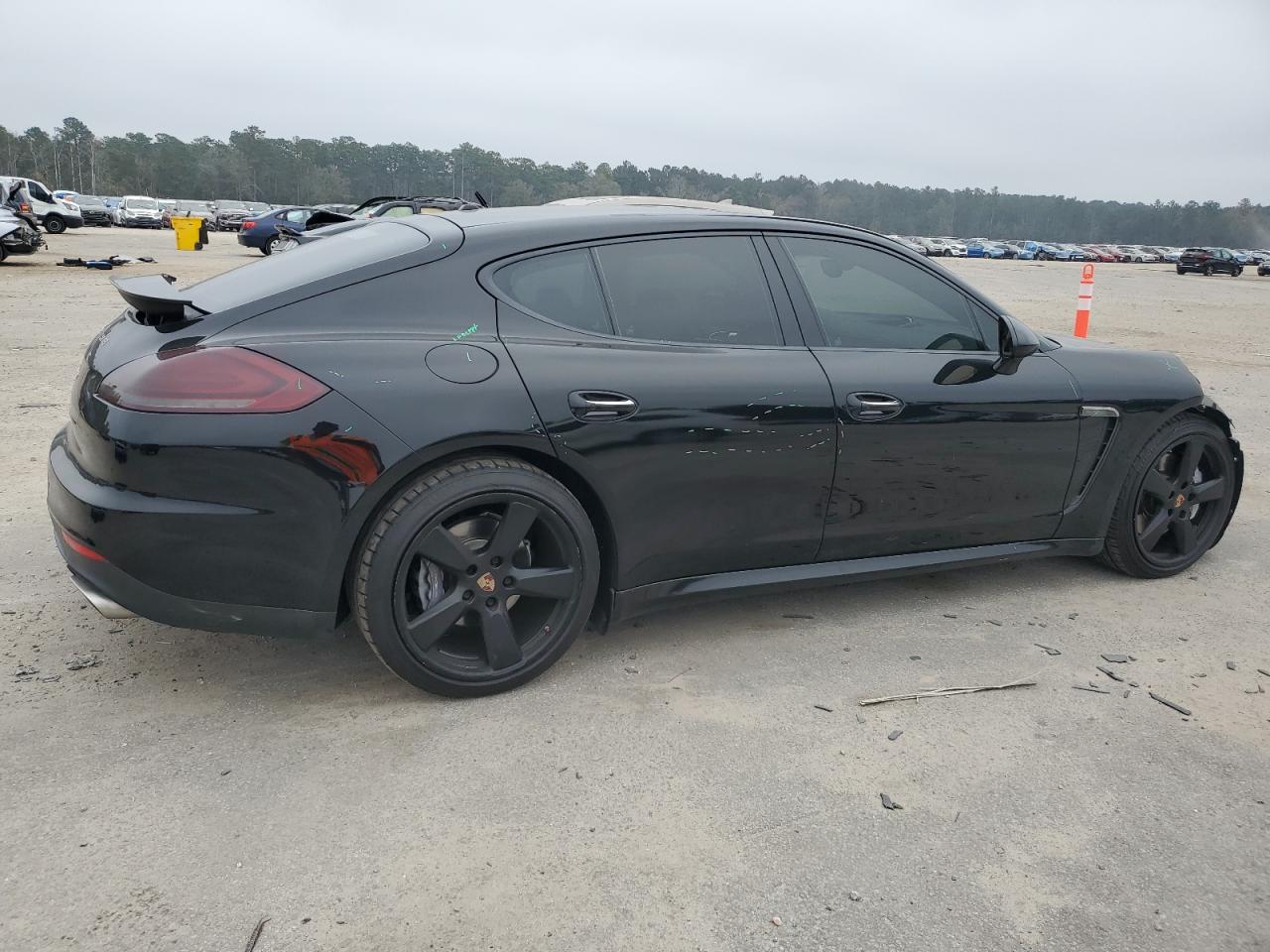 Porsche Panamera 2 Image 2