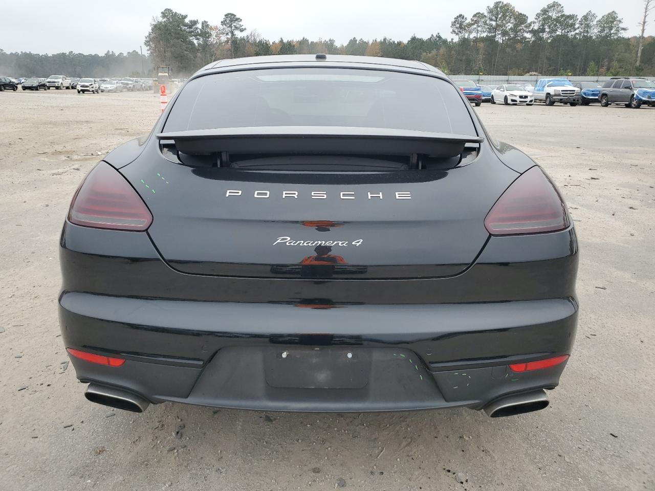 Porsche Panamera 2 Image 11