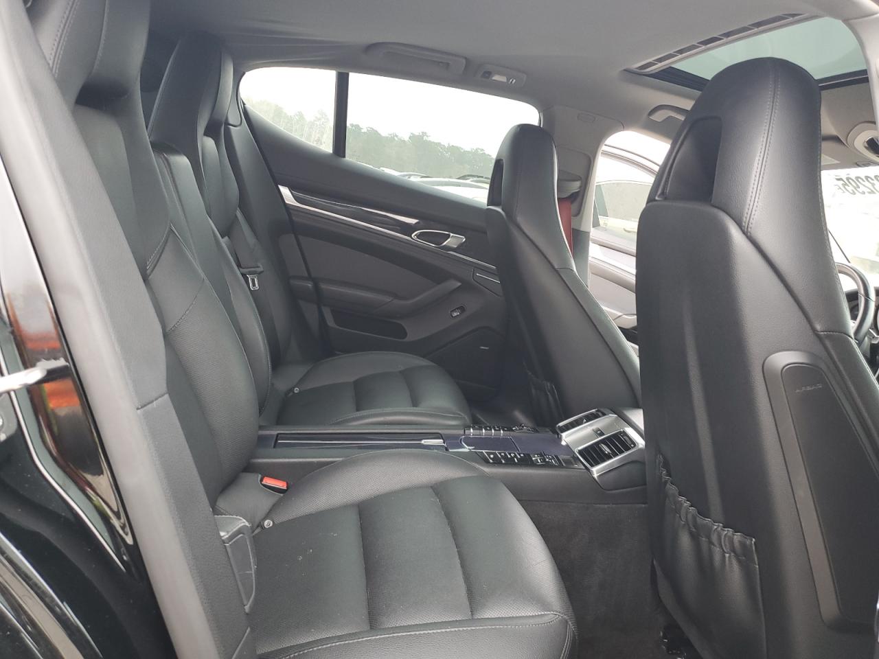 Porsche Panamera 2 Image 12