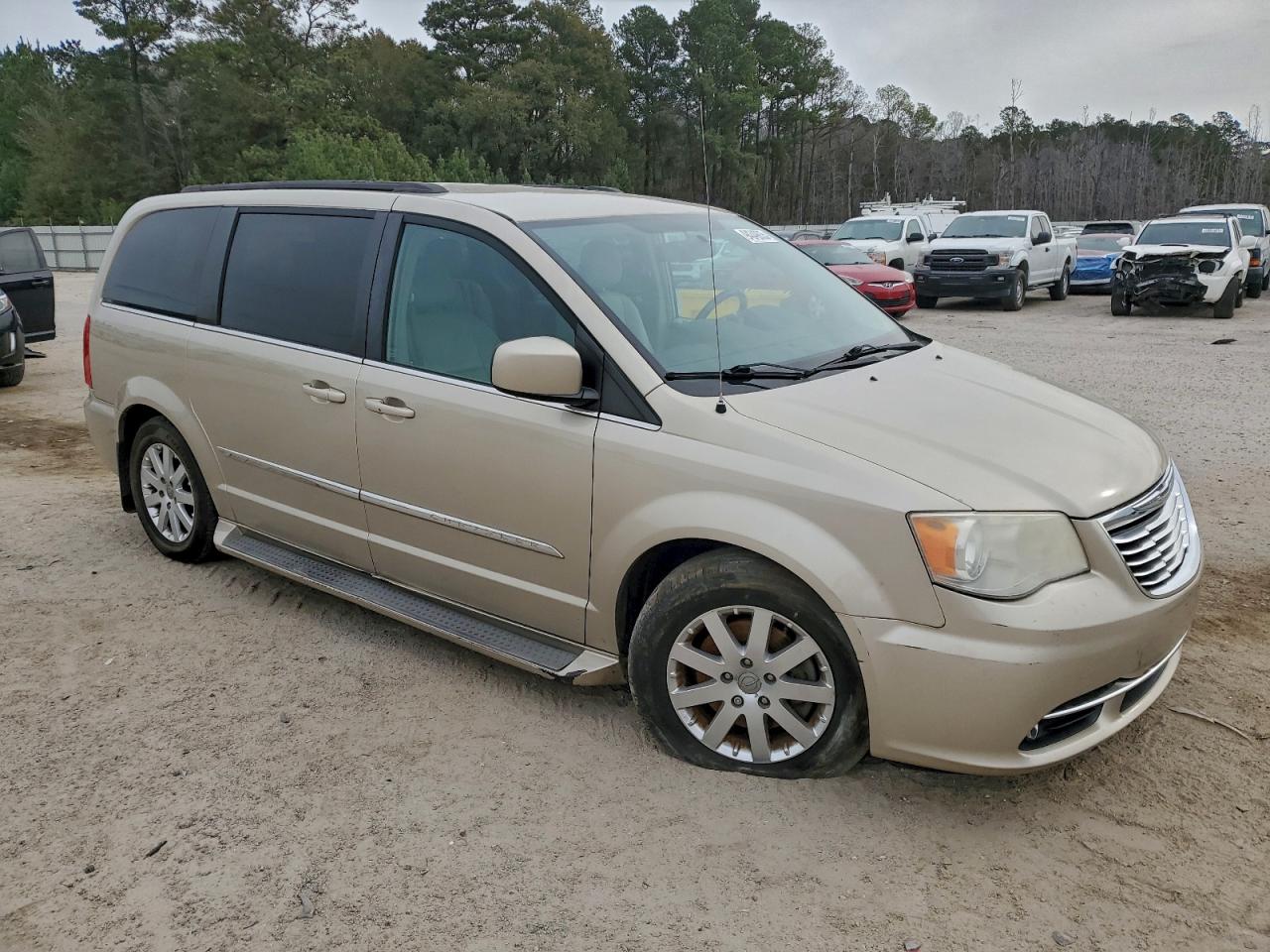 Chrysler Minivan Touring Image 2
