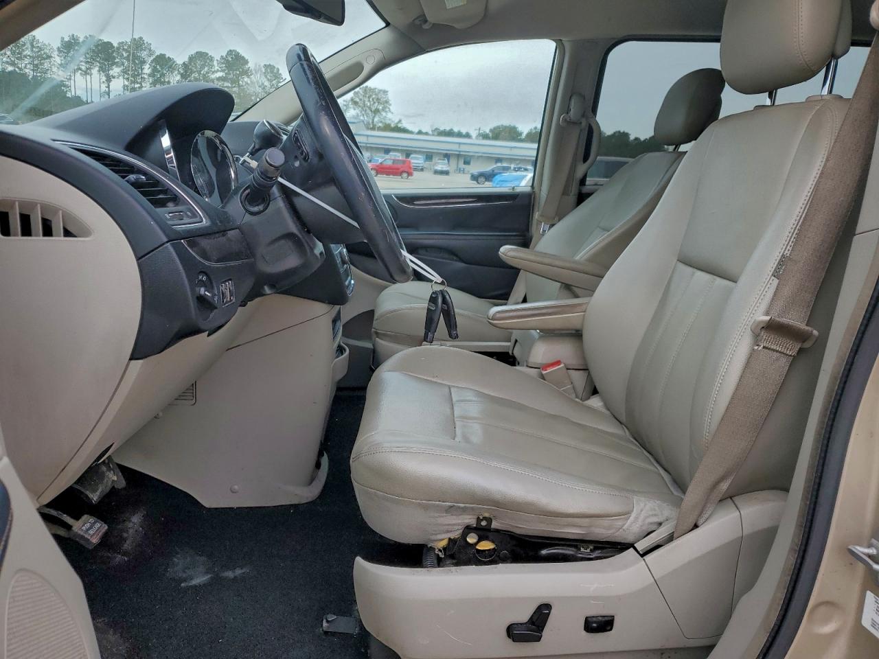 Chrysler Minivan Touring Image 13