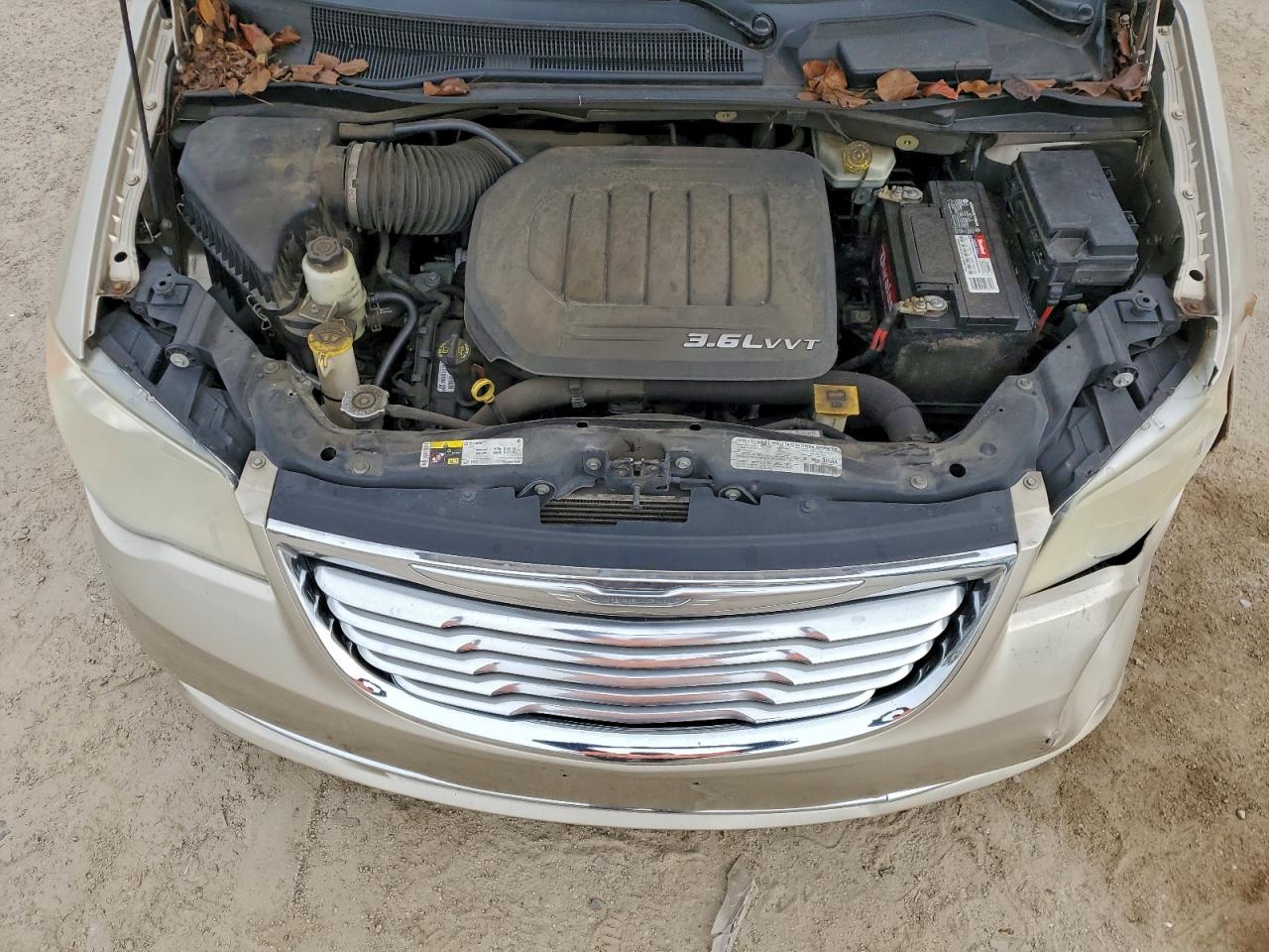 Chrysler Minivan Touring Image 10