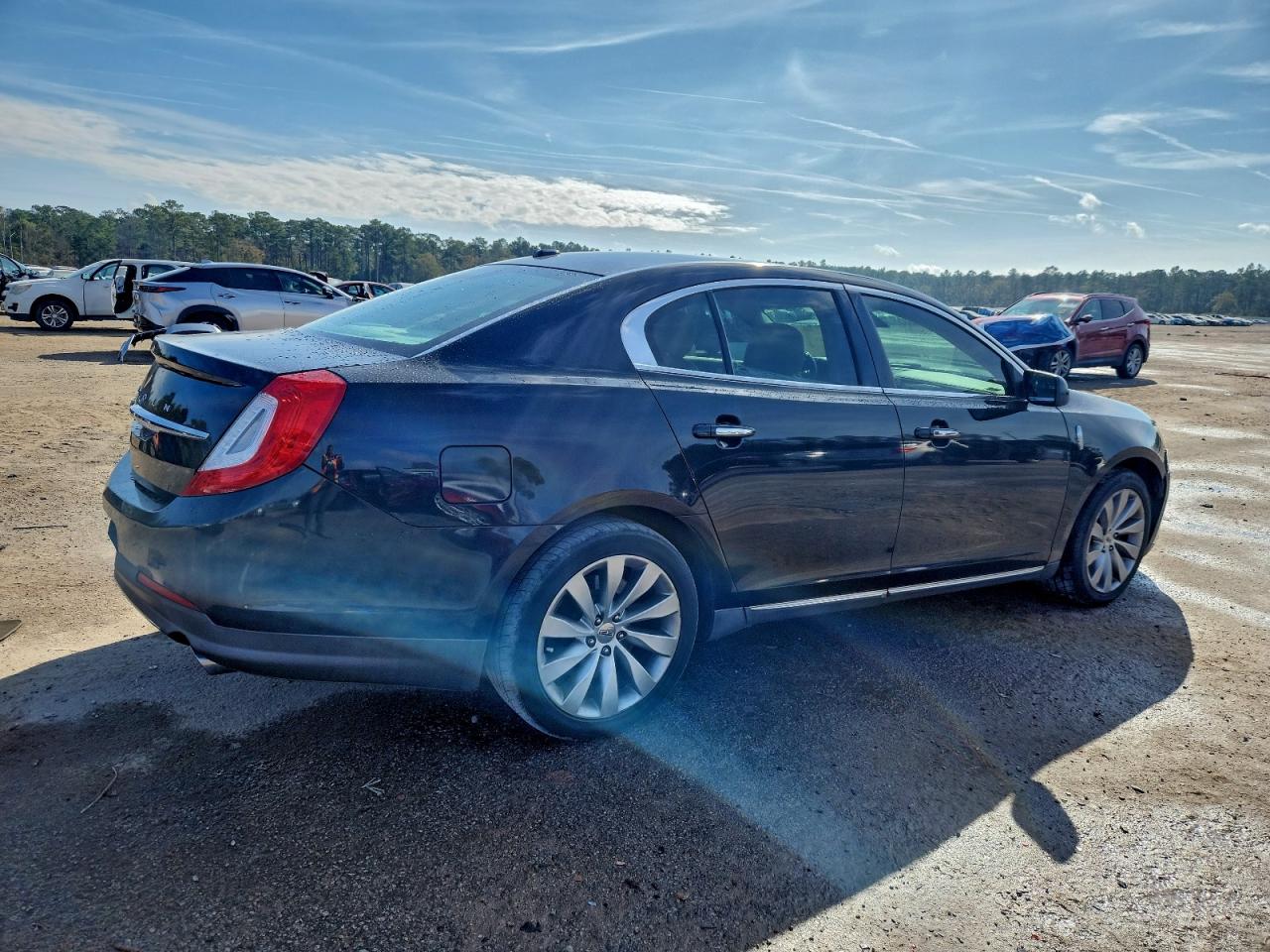 Lincoln MKS Image 2