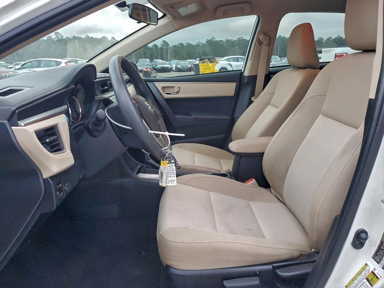 Toyota Corolla L Image 8