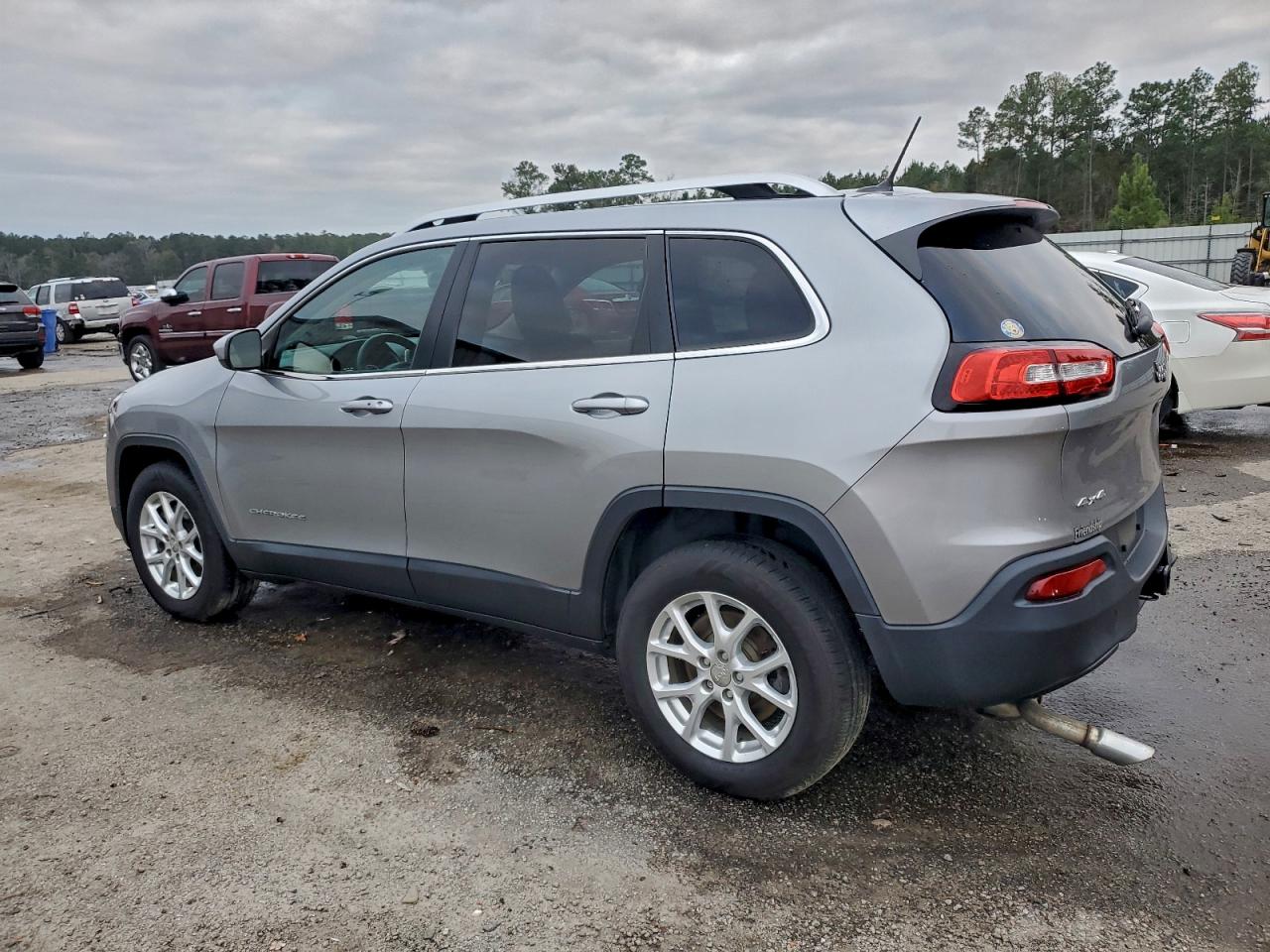 Jeep Grand Cherokee Latitude Image 2