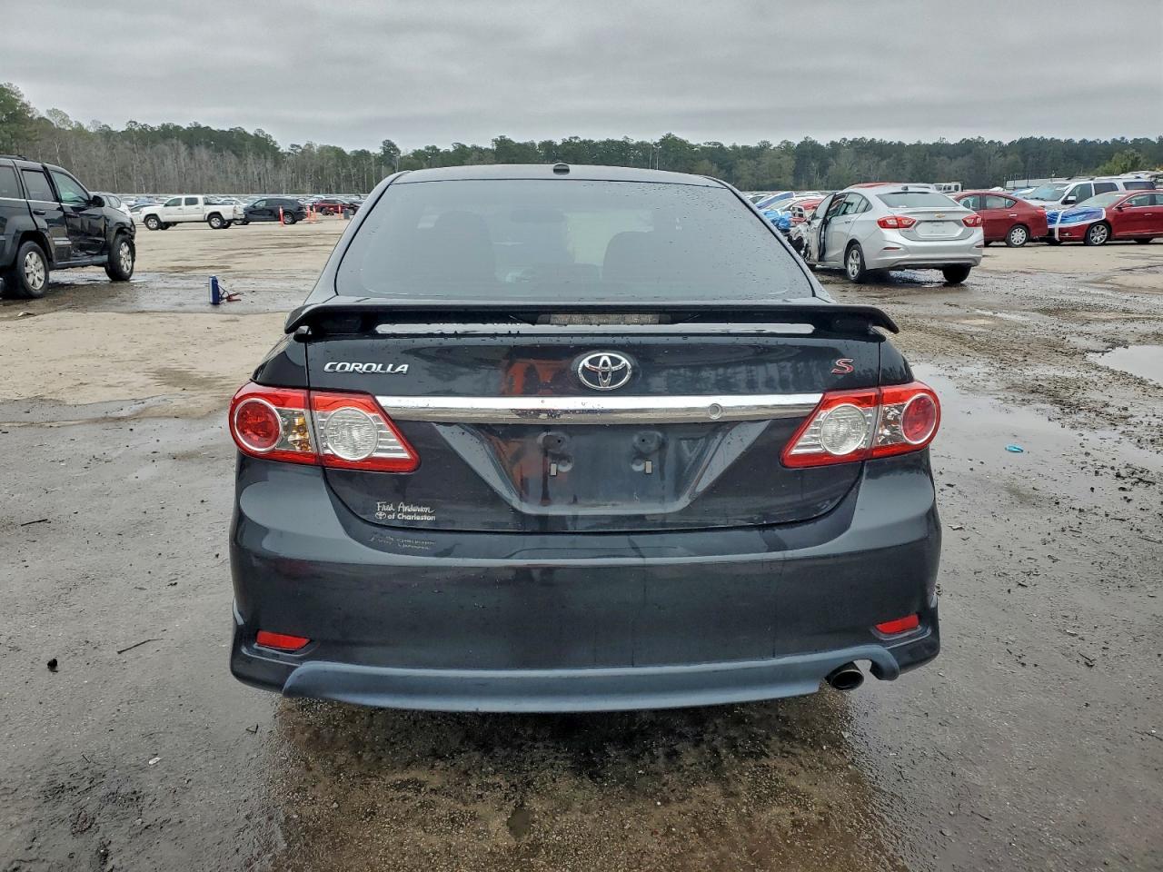 Toyota Corolla Base Image 12