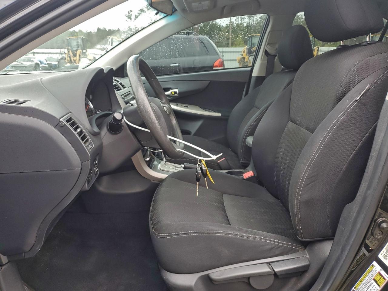 Toyota Corolla Base Image 4