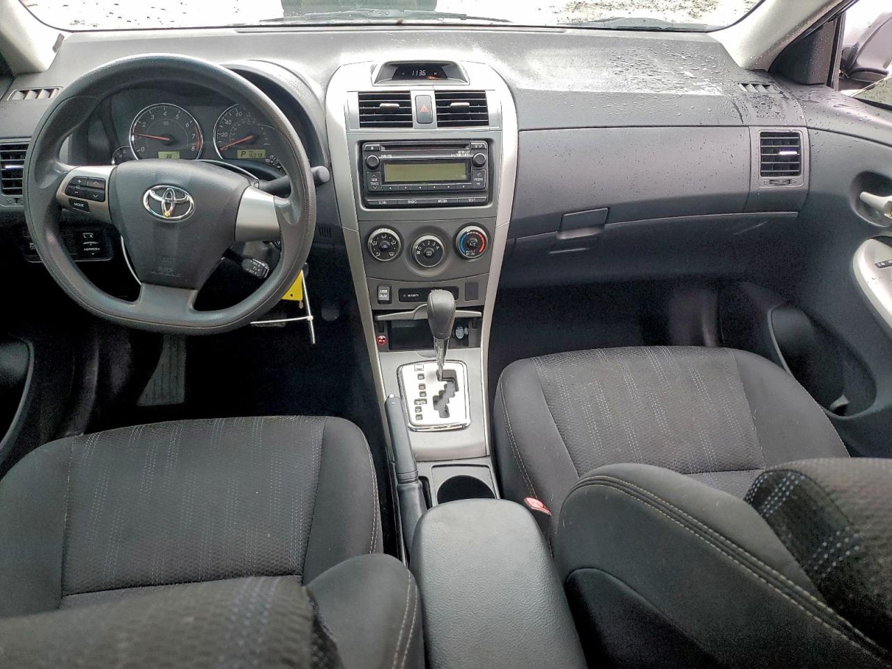 Toyota Corolla Base Image 3