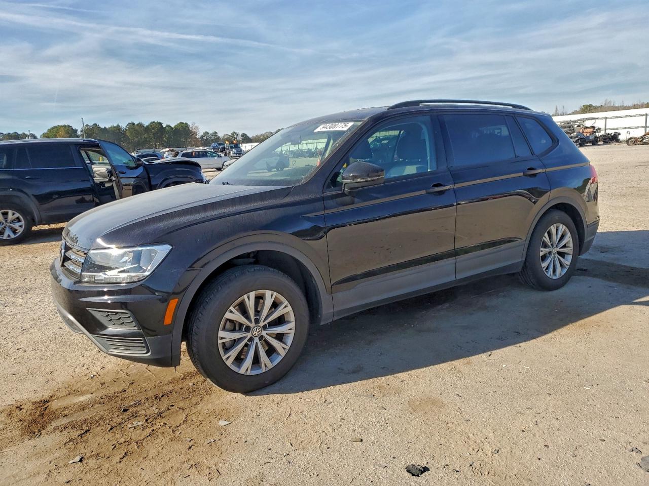 Volkswagen Tiguan S Image 1