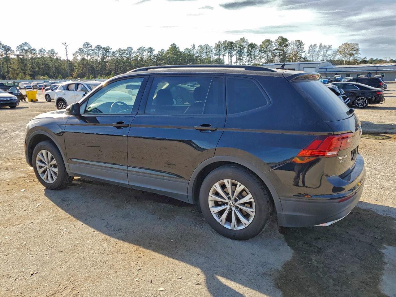 Volkswagen Tiguan S Image 12