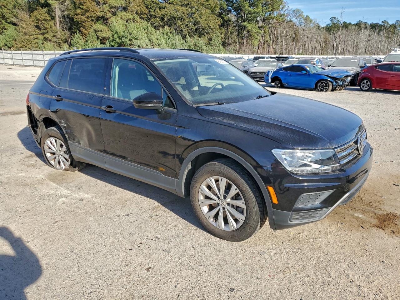 Volkswagen Tiguan S Image 3