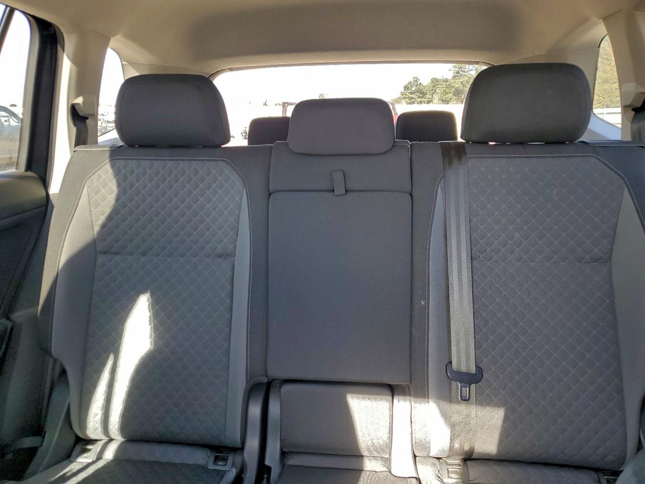 Volkswagen Tiguan S Image 7