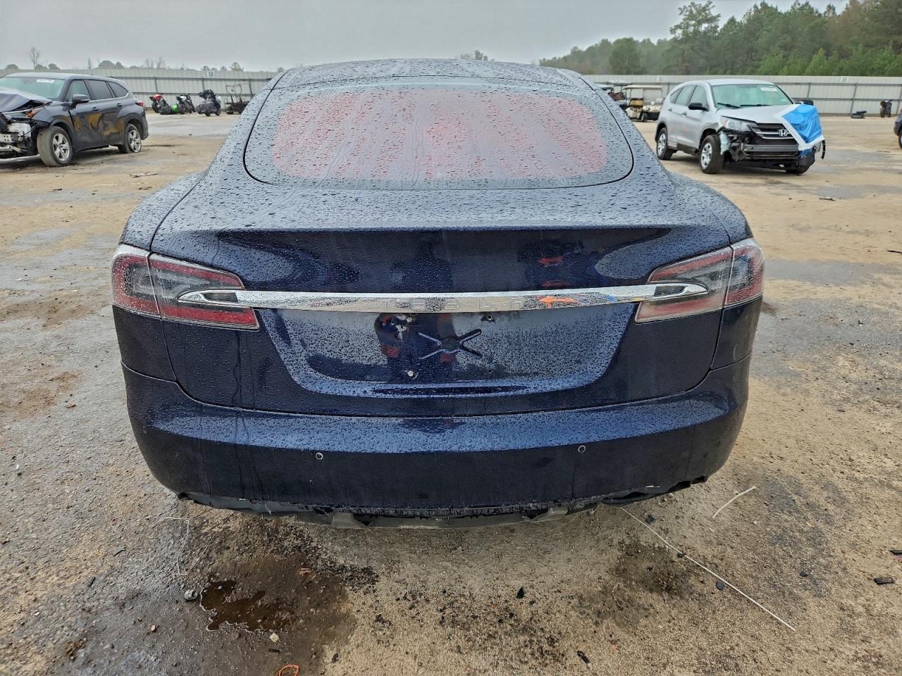 Tesla Model S Image 8