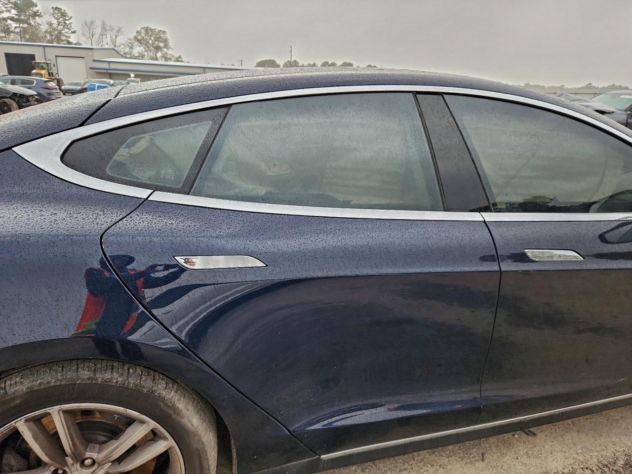 Tesla Model S Image 4