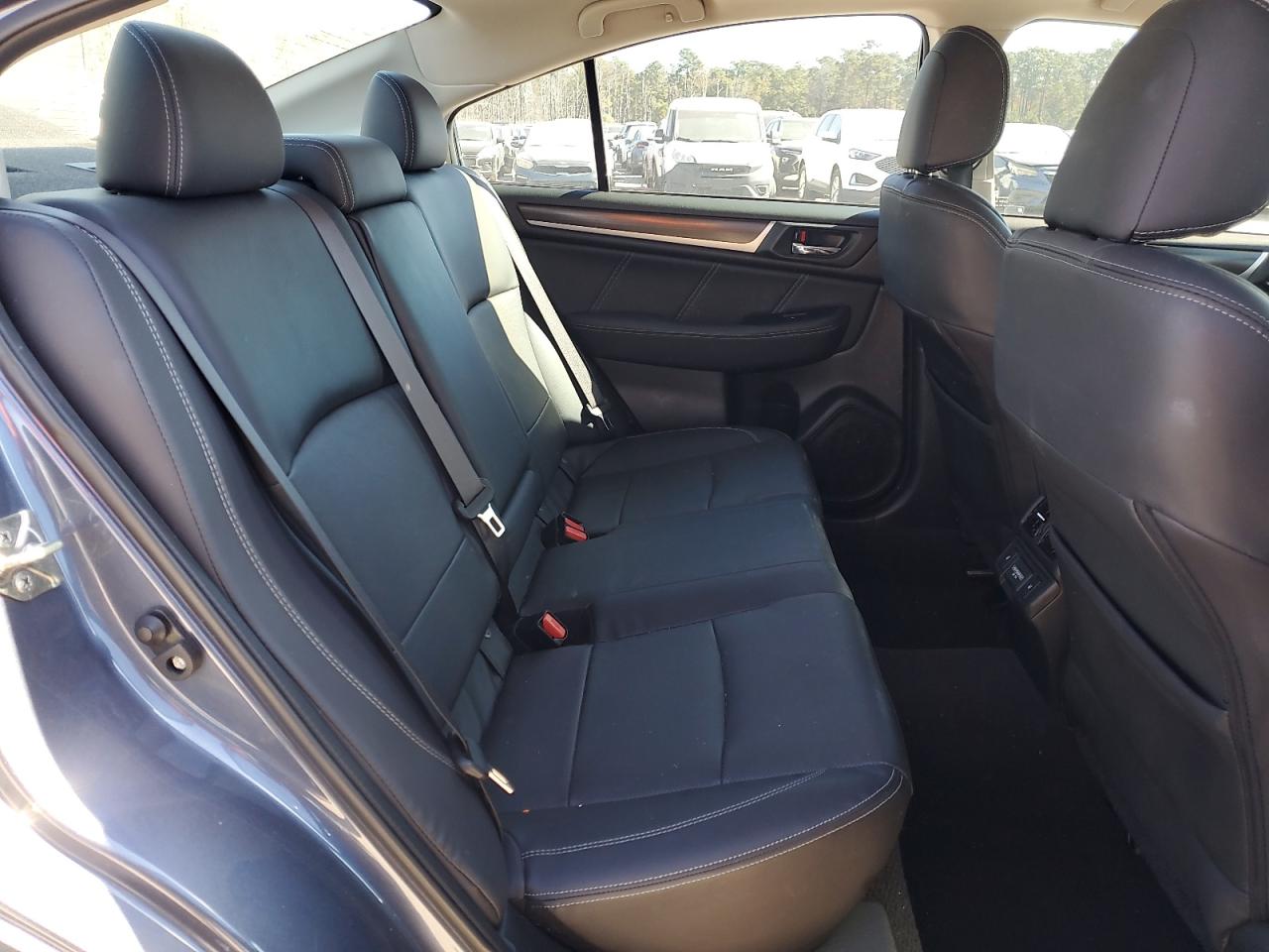 Subaru Legacy 3.6r Limited Image 6