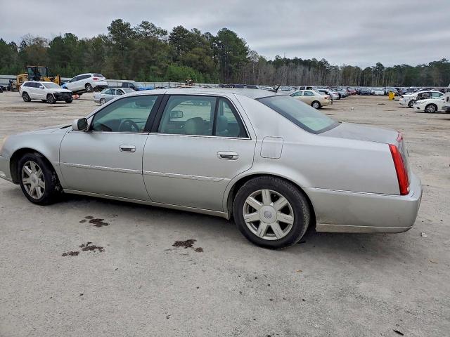 Cadillac DTS Image 4