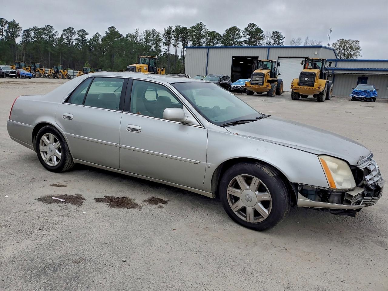 Cadillac DTS Image 12