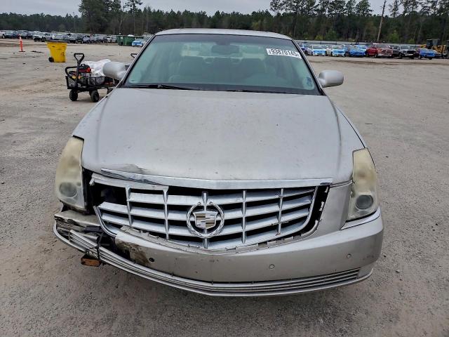 Cadillac DTS Image 8