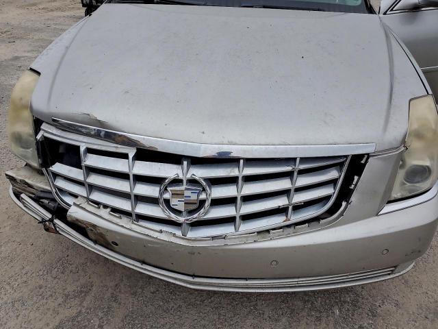 Cadillac DTS Image 10