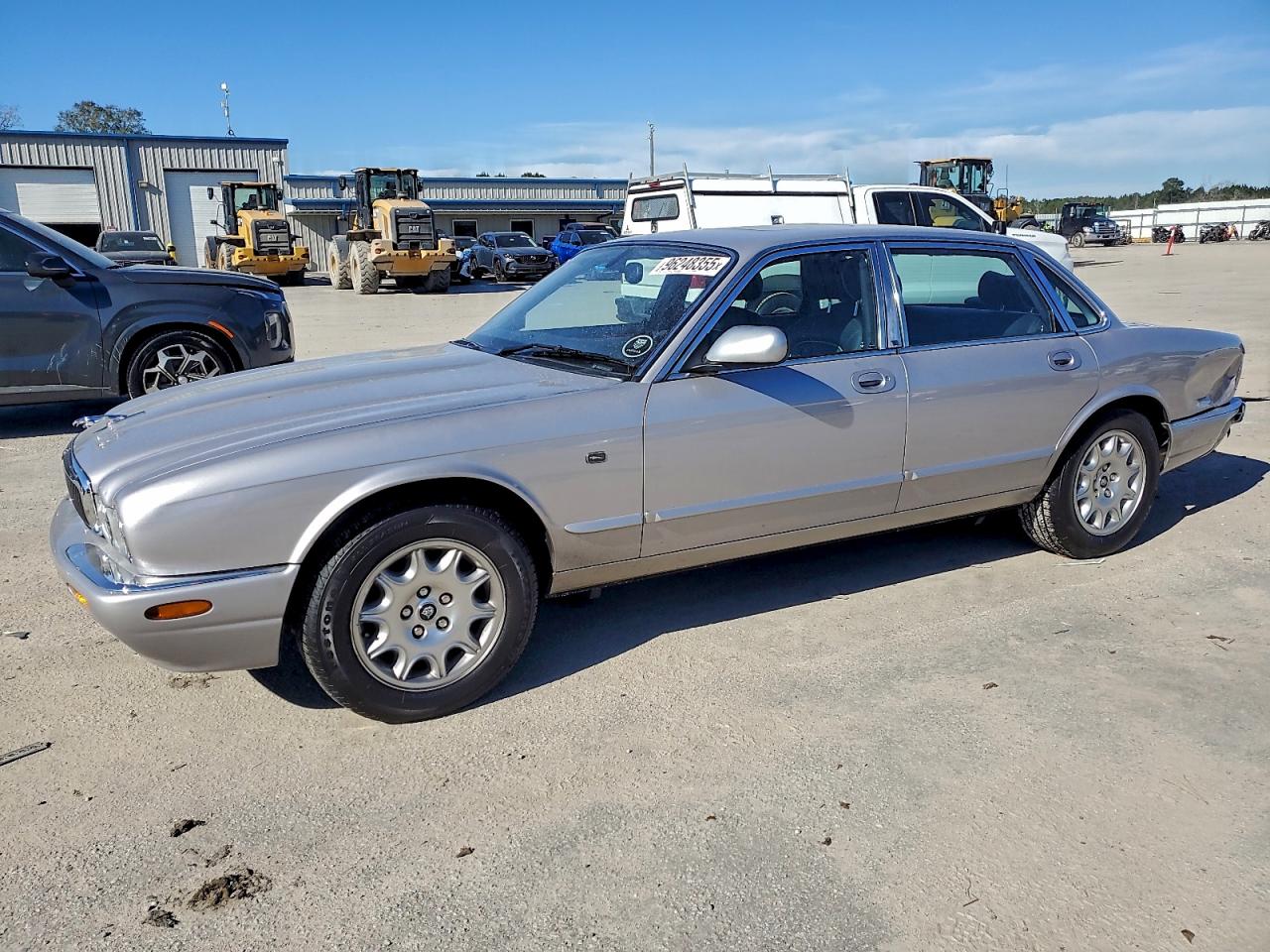 Jaguar Xj8 Image 1