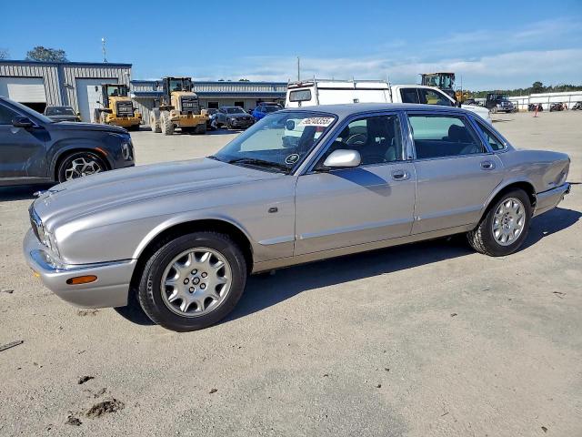  Salvage Jaguar Xj8