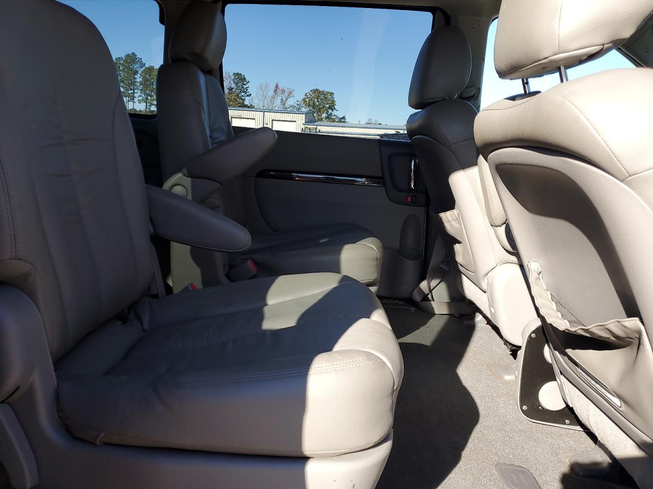 Kia Sedona Ex Image 11