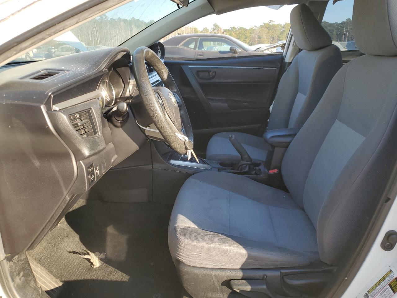 Toyota Corolla L Image 5