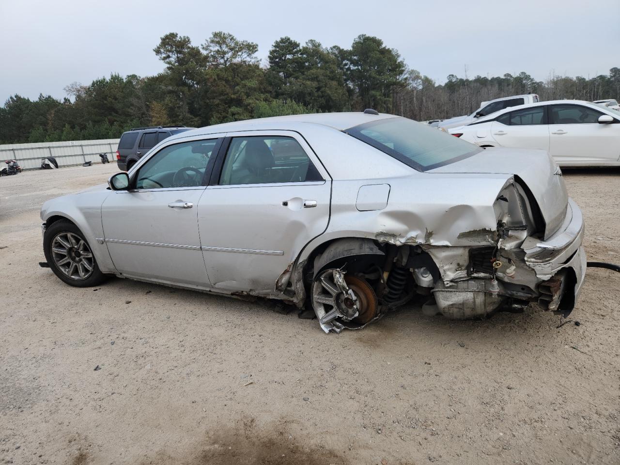 Chrysler 300 Image 8