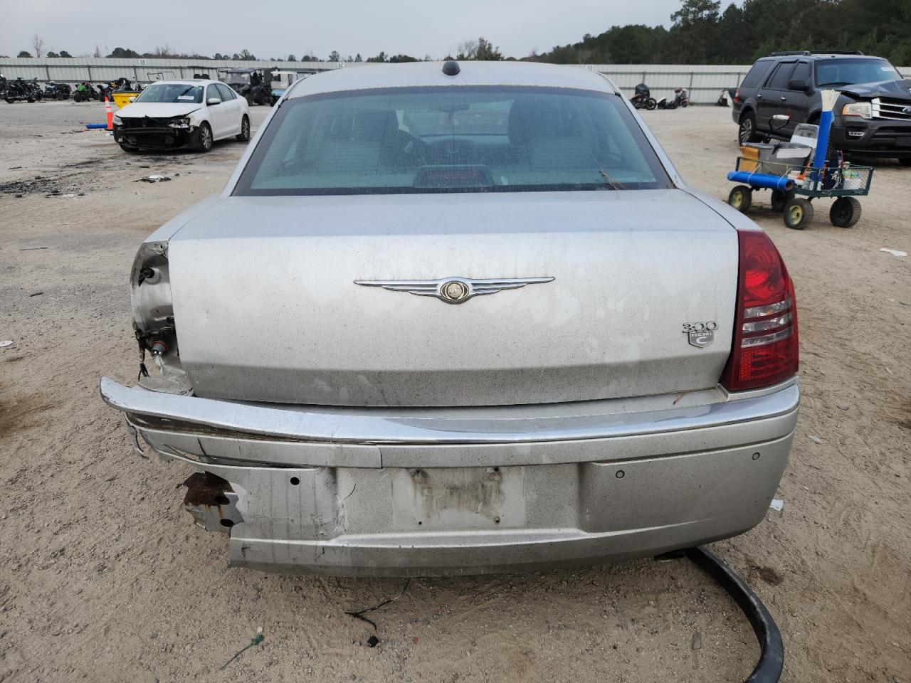 Chrysler 300 Image 2