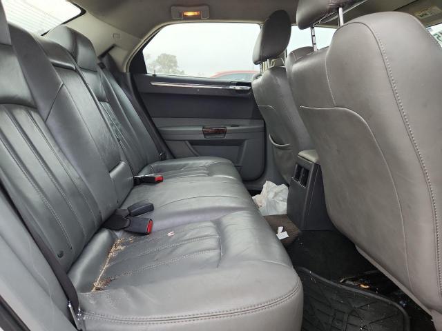 Chrysler 300 Image 11