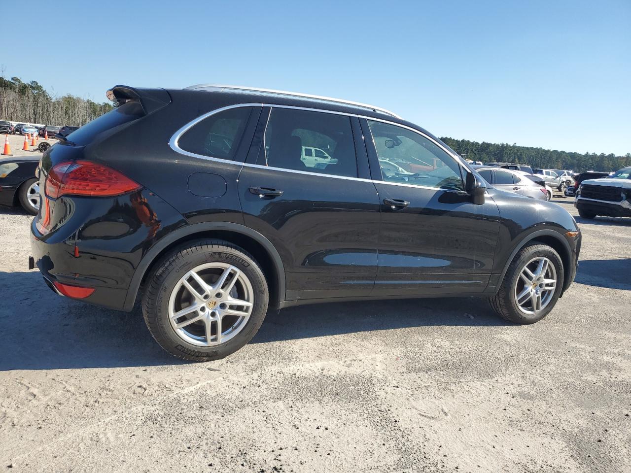 Porsche Cayenne Image 3