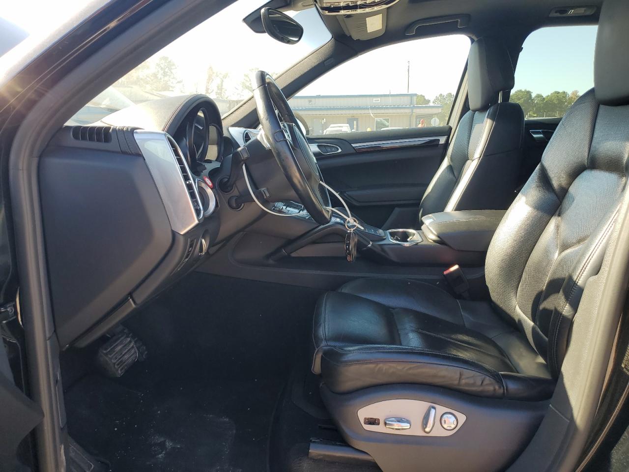 Porsche Cayenne Image 11