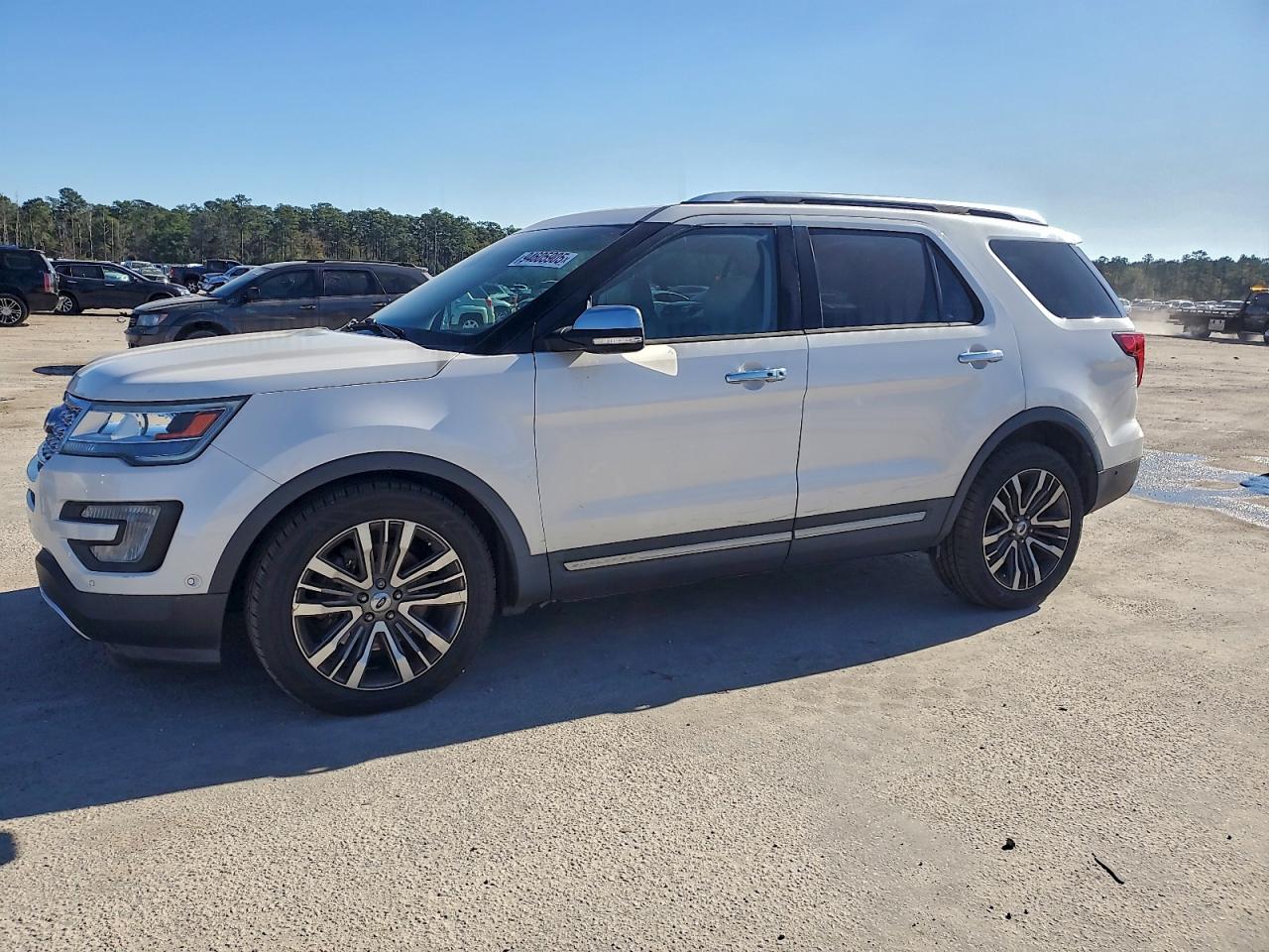 Ford Explorer Platinum Image 1