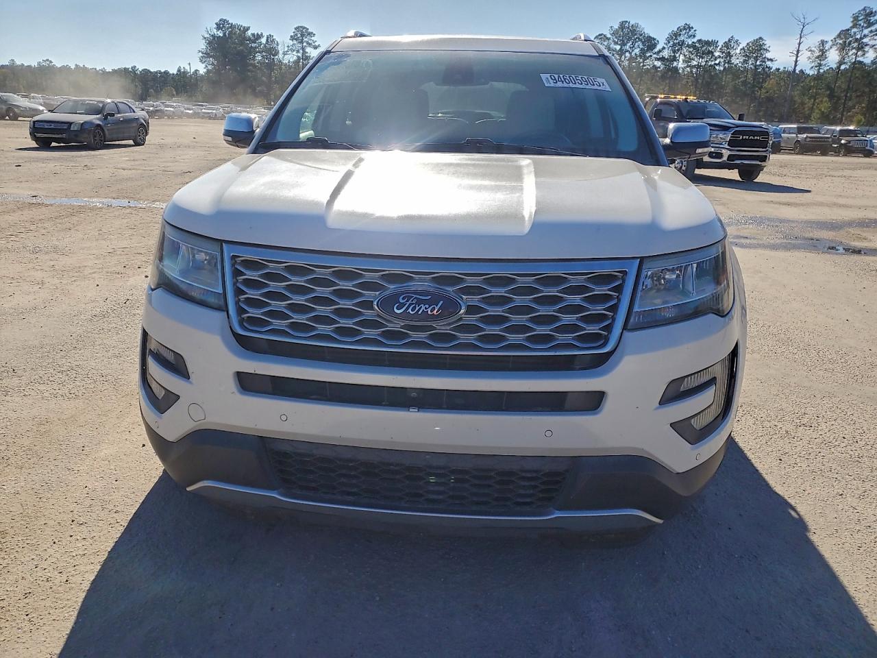 Ford Explorer Platinum Image 9