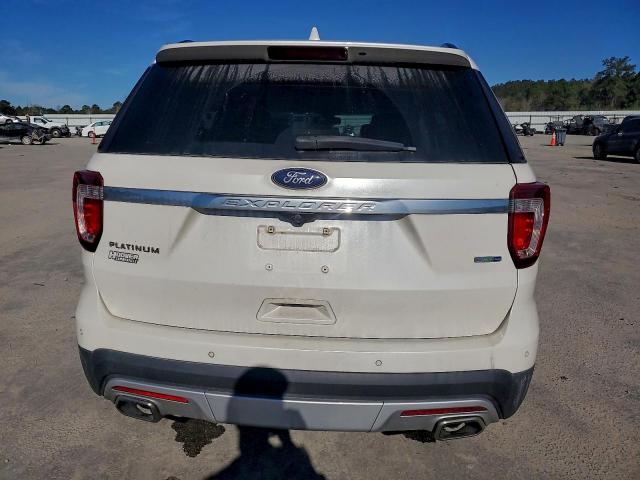 Ford Explorer Platinum Image 2