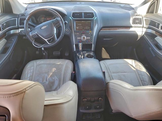 Ford Explorer Platinum Image 10