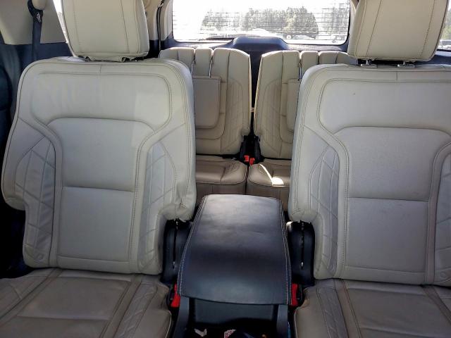 Ford Explorer Platinum Image 3