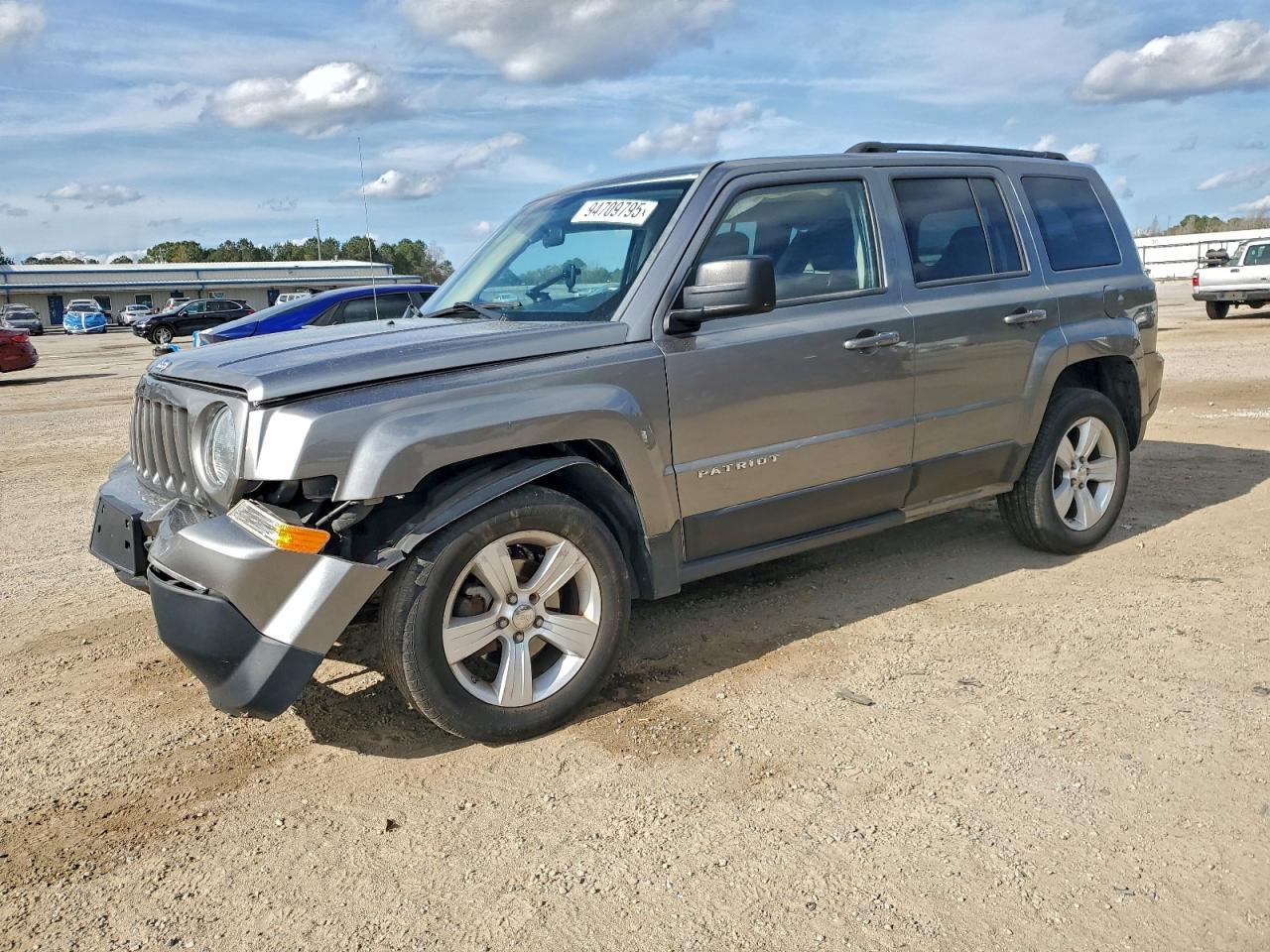 Jeep Patriot Latitude Image 1
