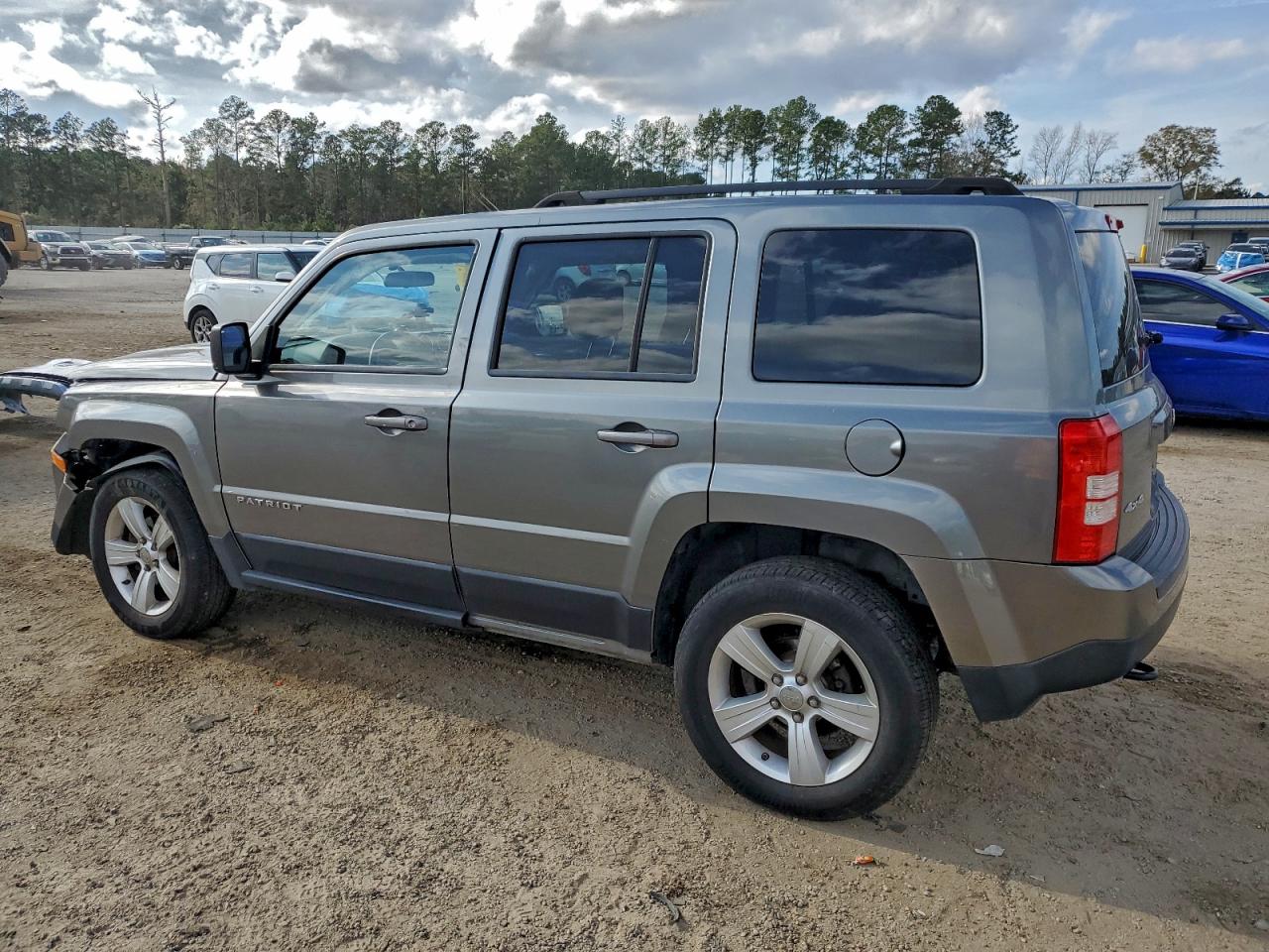 Jeep Patriot Latitude Image 6