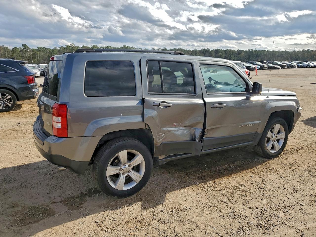 Jeep Patriot Latitude Image 5